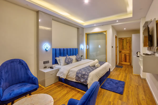 Super Deluxe Room by top resorts in manali
